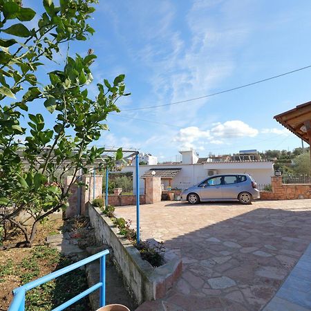 Guesthouse Blue Sky Ксамил Екстериор снимка