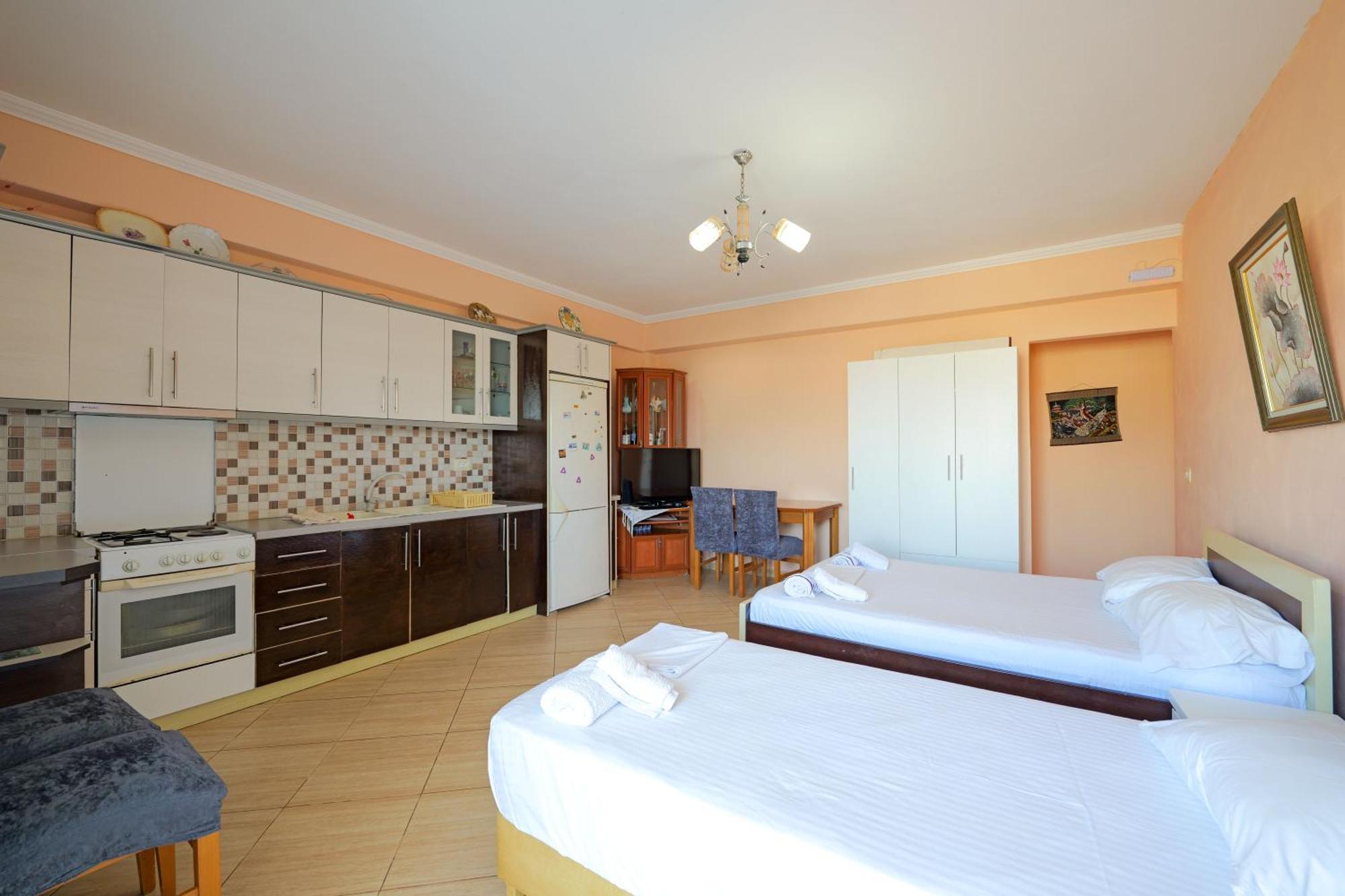 Guesthouse Blue Sky Ксамил Екстериор снимка