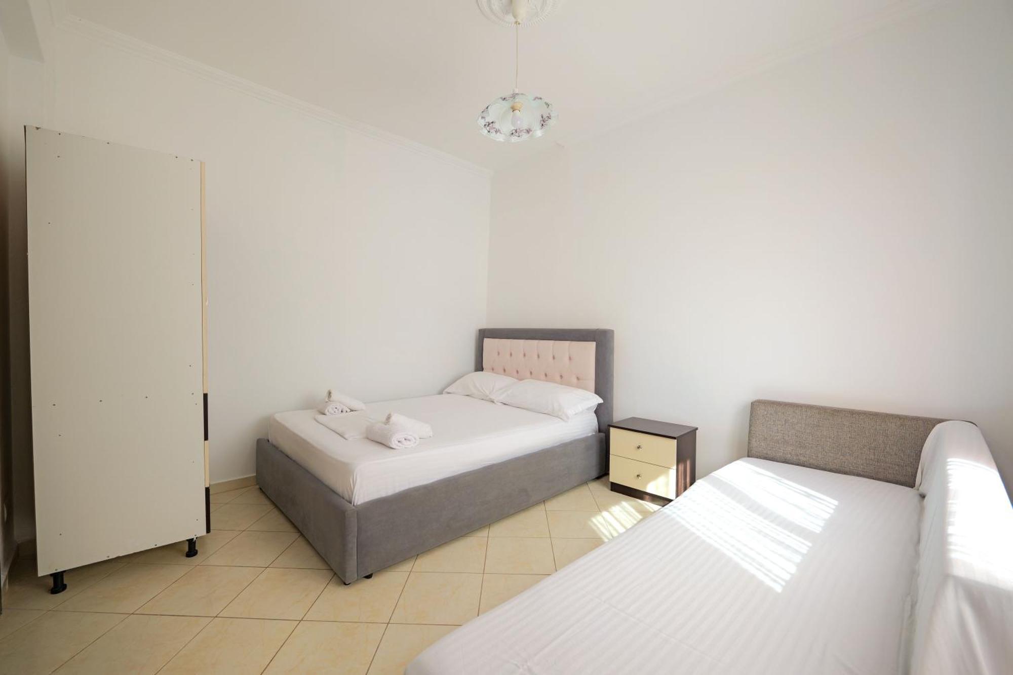 Guesthouse Blue Sky Ксамил Екстериор снимка