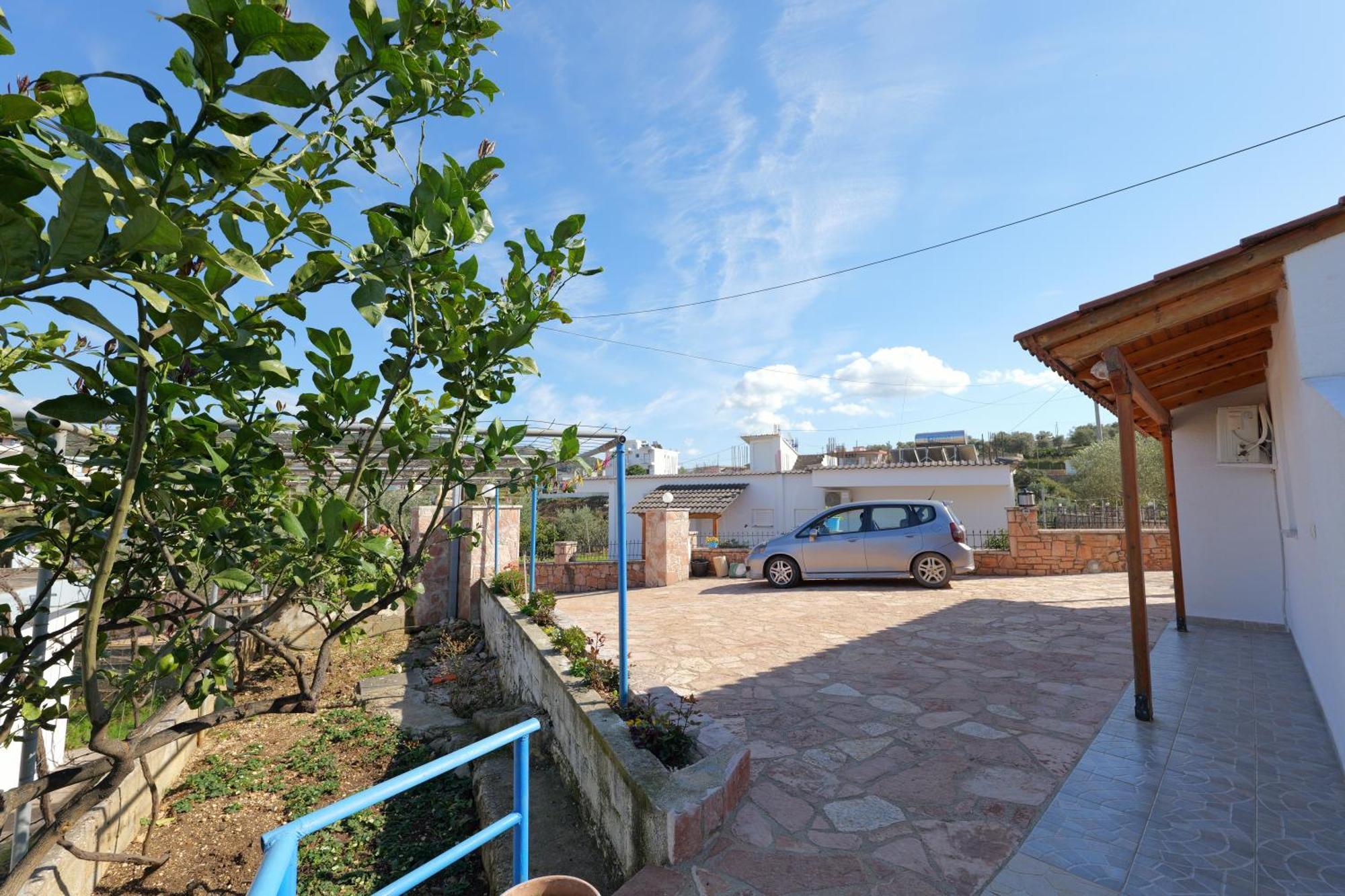 Guesthouse Blue Sky Ксамил Екстериор снимка