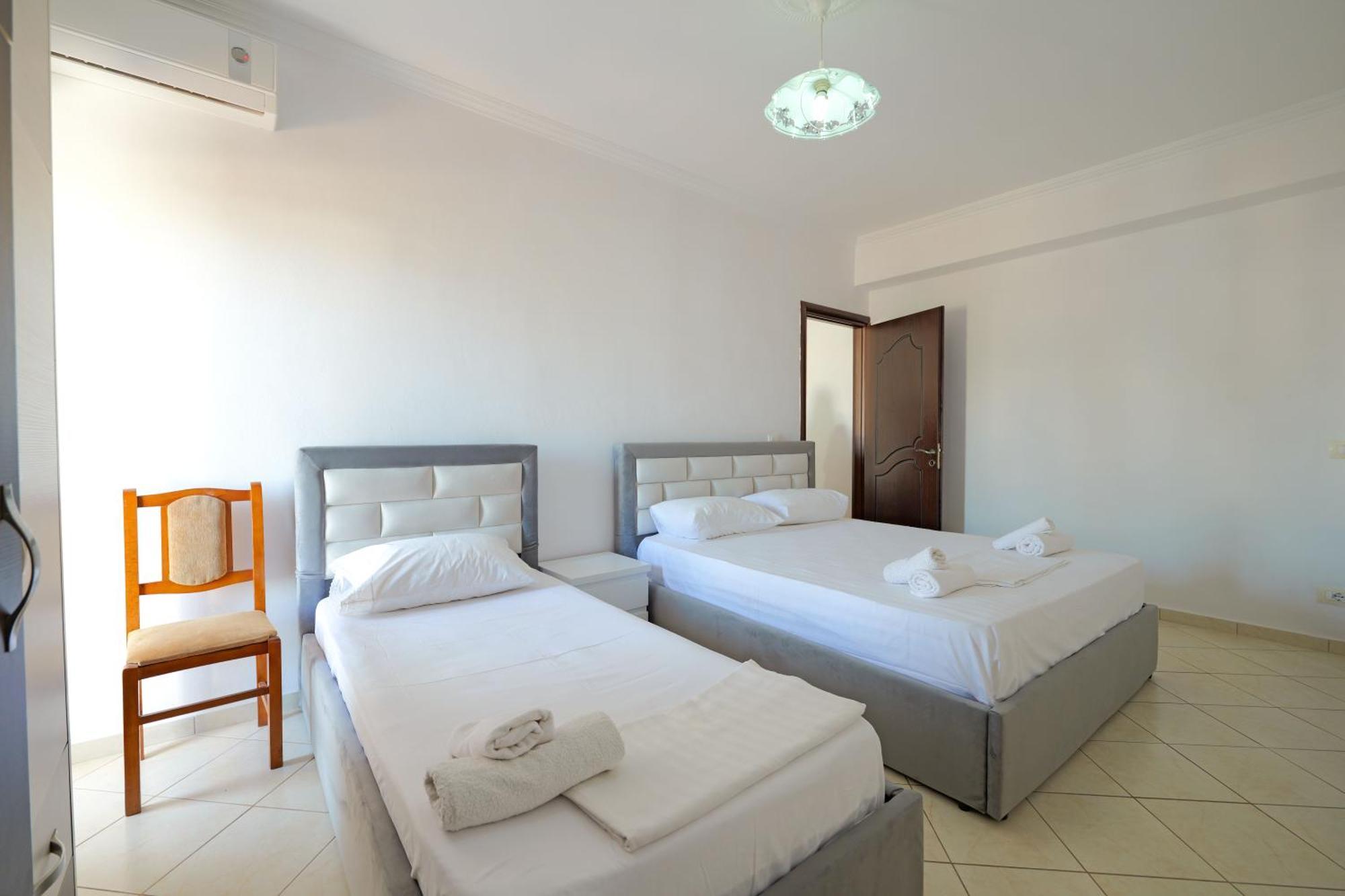 Guesthouse Blue Sky Ксамил Екстериор снимка