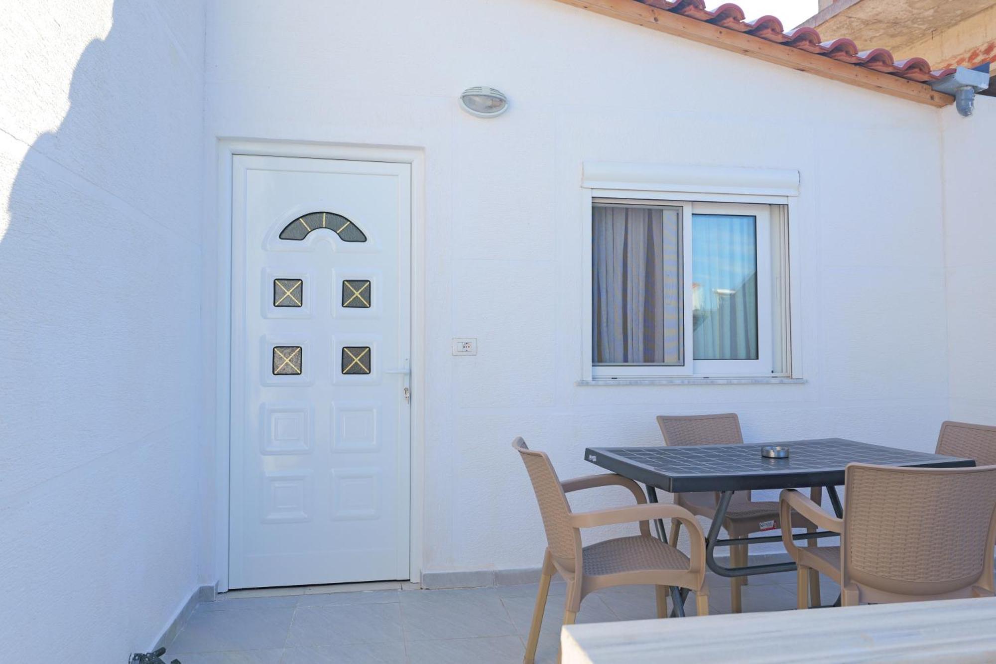 Guesthouse Blue Sky Ксамил Екстериор снимка
