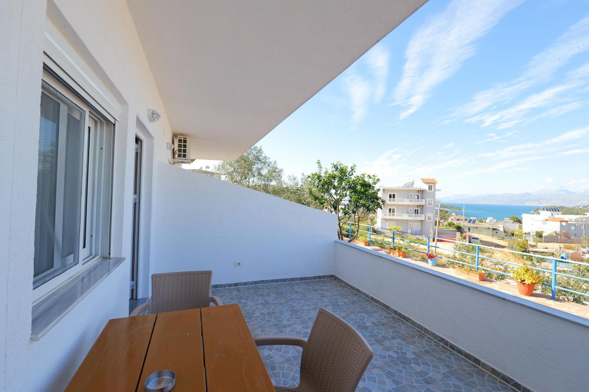 Guesthouse Blue Sky Ксамил Екстериор снимка