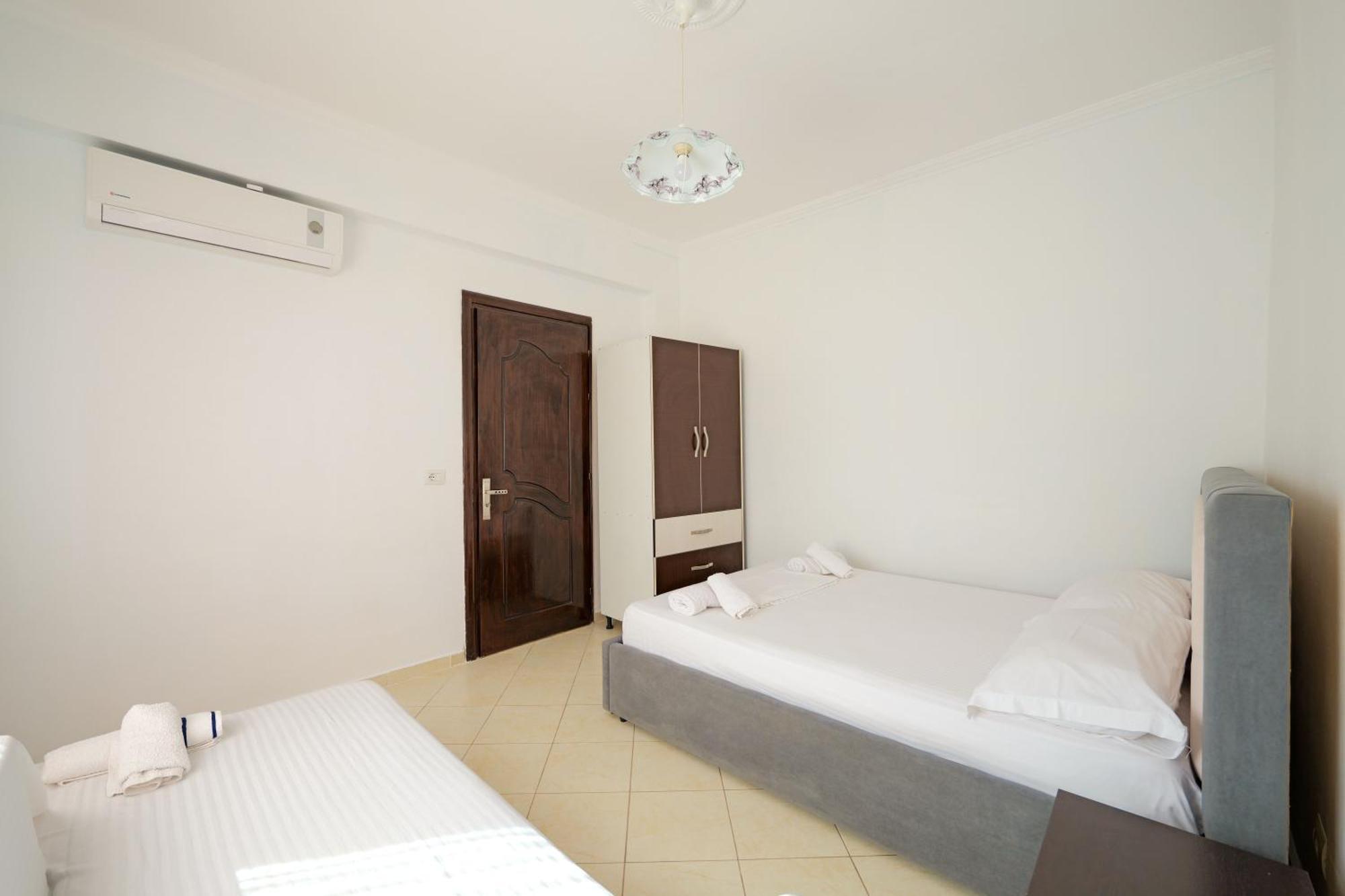 Guesthouse Blue Sky Ксамил Екстериор снимка