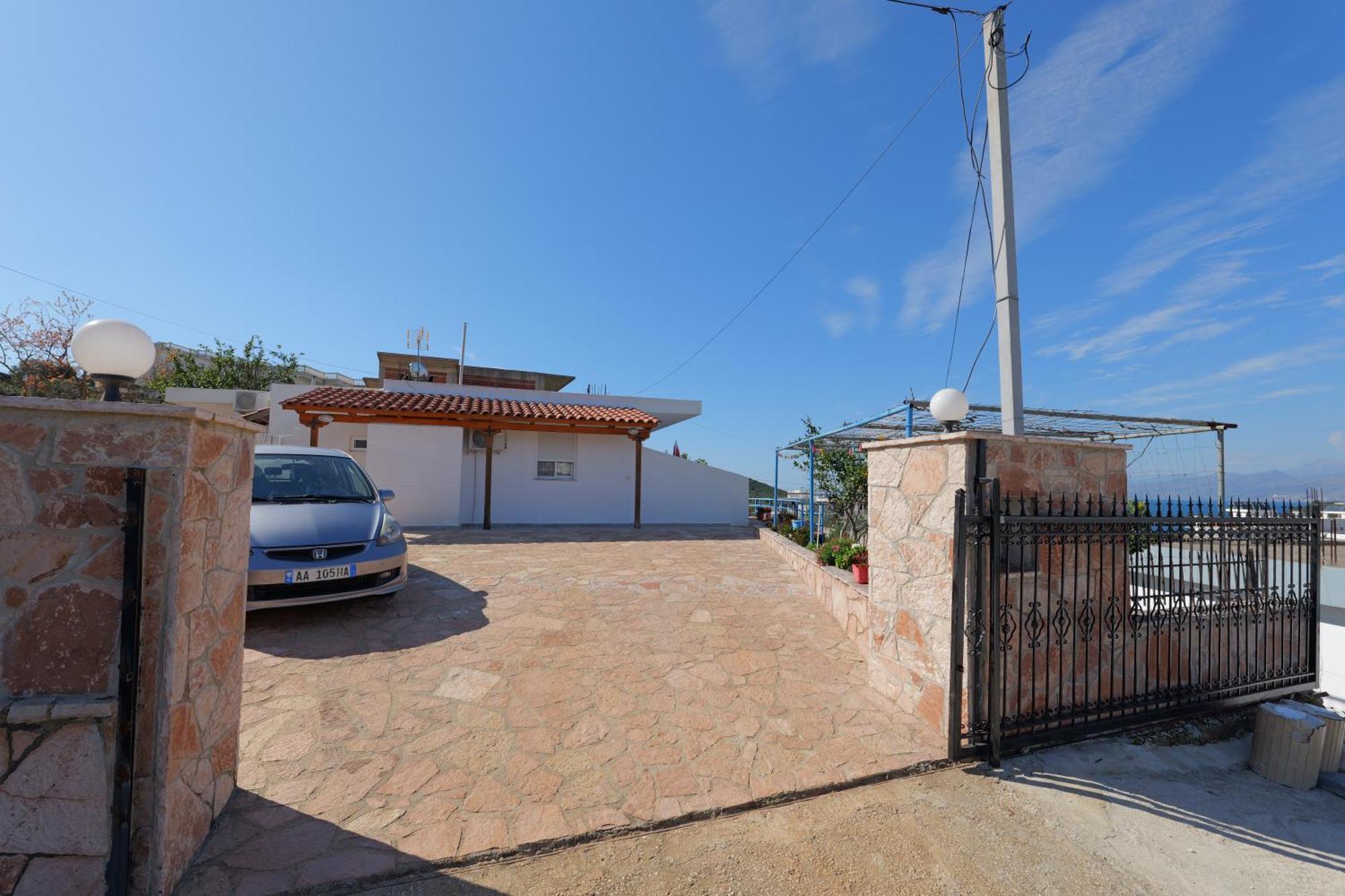 Guesthouse Blue Sky Ксамил Екстериор снимка