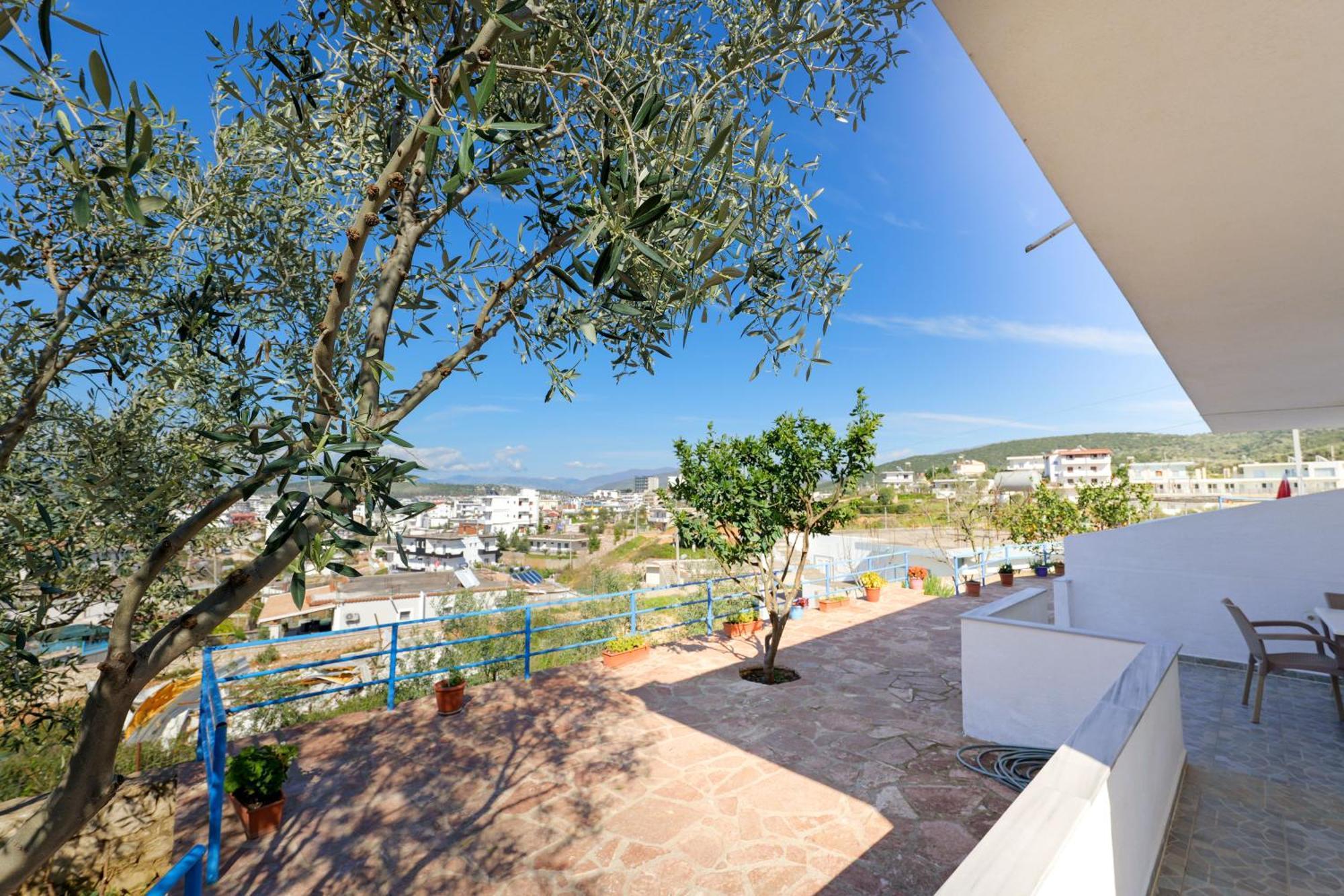 Guesthouse Blue Sky Ксамил Екстериор снимка